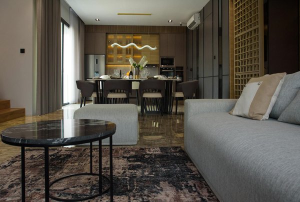 ¿Cómo combinar colores para un look impactante?